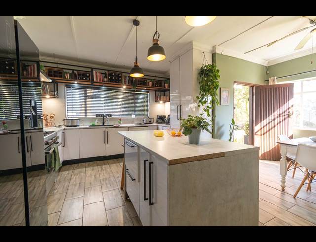 4 BEDROOM HOUSE FOR SALE IN THREE RIVERS
